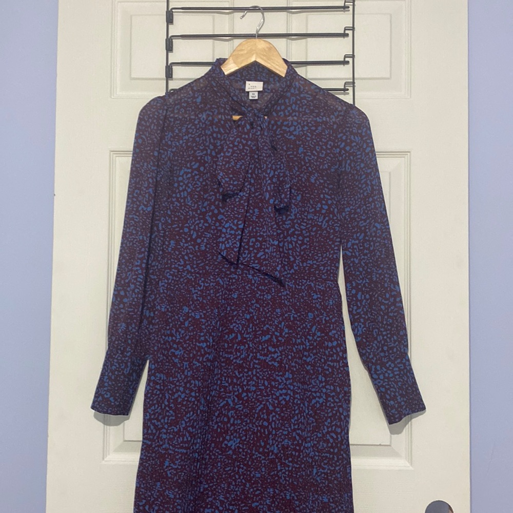 Flowy maxi dress Worn once to fall outdoor wedding comfortable, stretch waist.